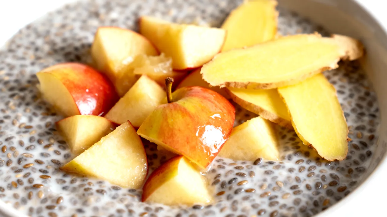 Leinsamen-Chia-Pudding mit fermentiertem Apfel und Ingwer"