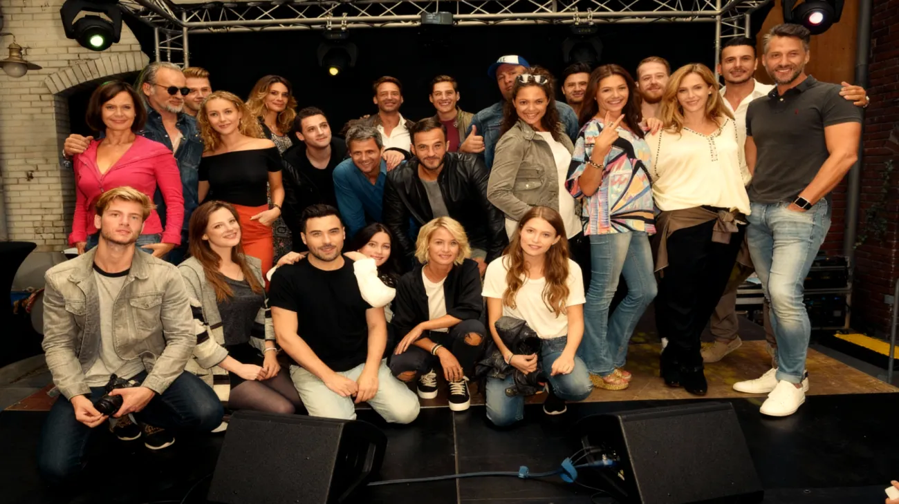 Unter uns2025-11-07T05:39:12.374Z"